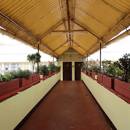 Hotel Charring Cross Ooty Exteriör bild