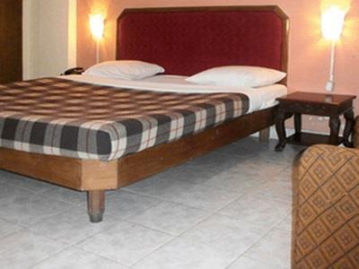 Hotel Charring Cross Ooty Exteriör bild