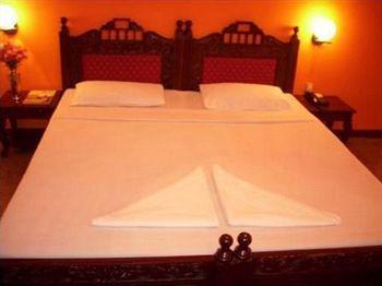 Hotel Charring Cross Ooty Exteriör bild