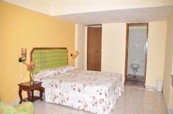 Hotel Charring Cross Ooty Exteriör bild