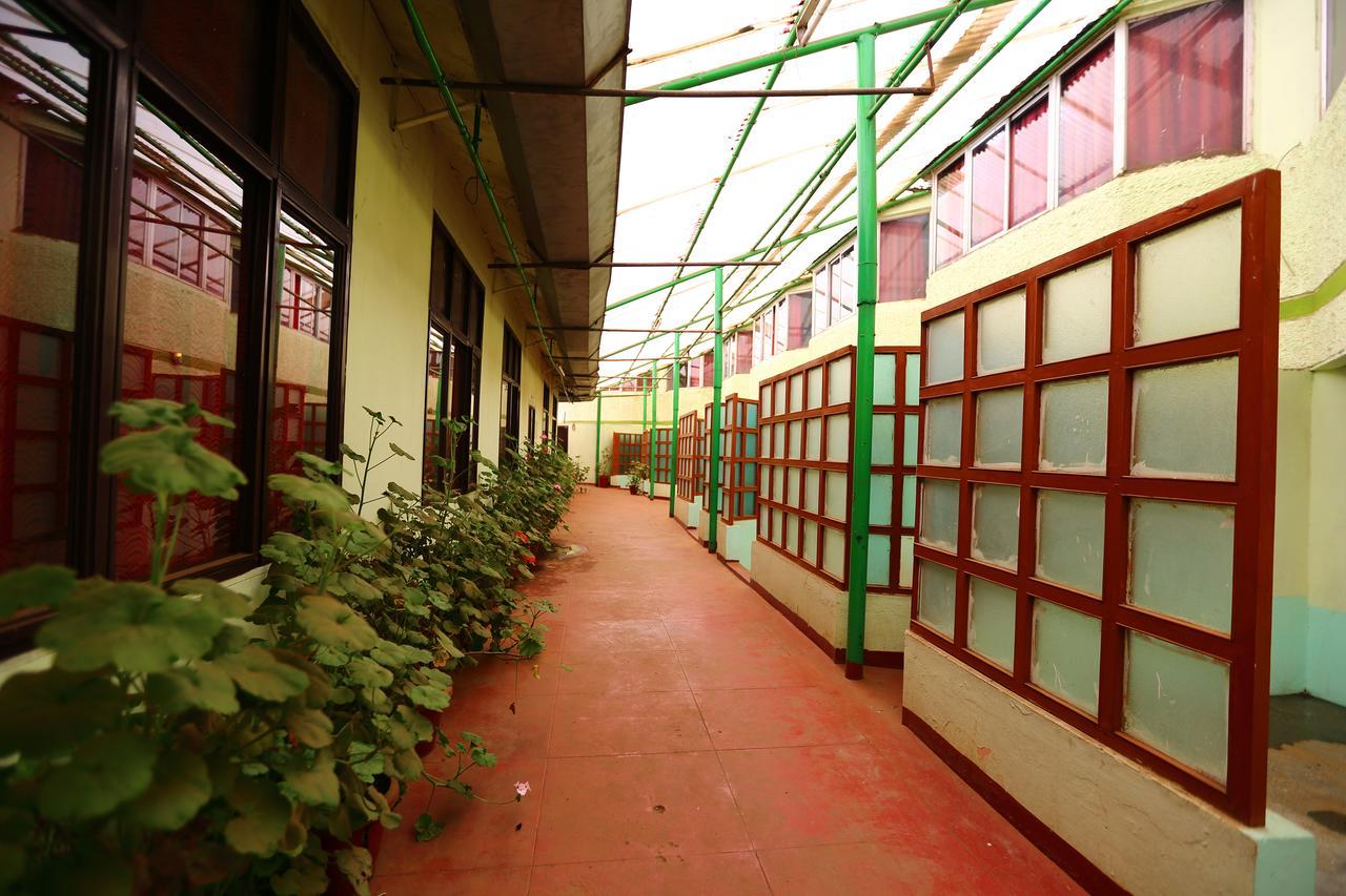 Hotel Charring Cross Ooty Exteriör bild