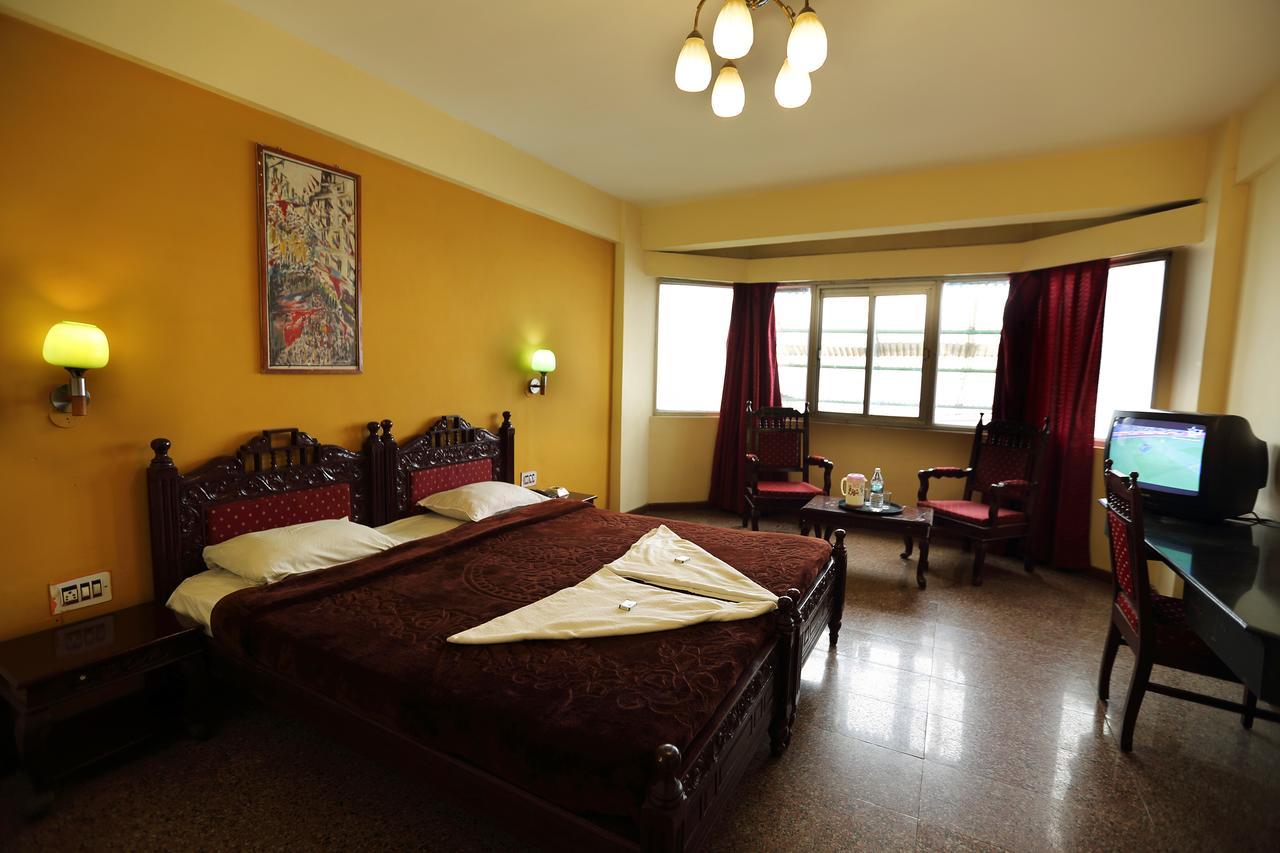 Hotel Charring Cross Ooty Exteriör bild