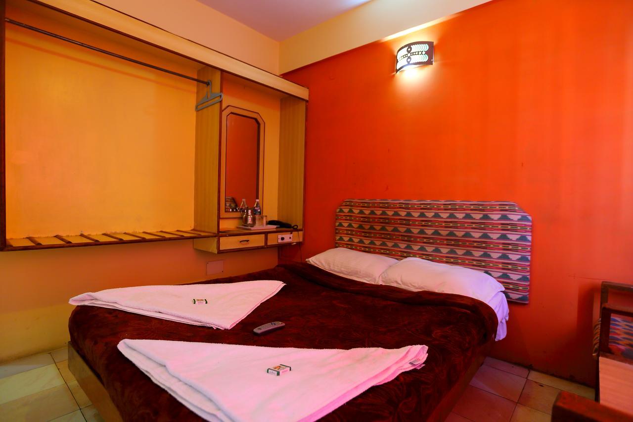 Hotel Charring Cross Ooty Exteriör bild